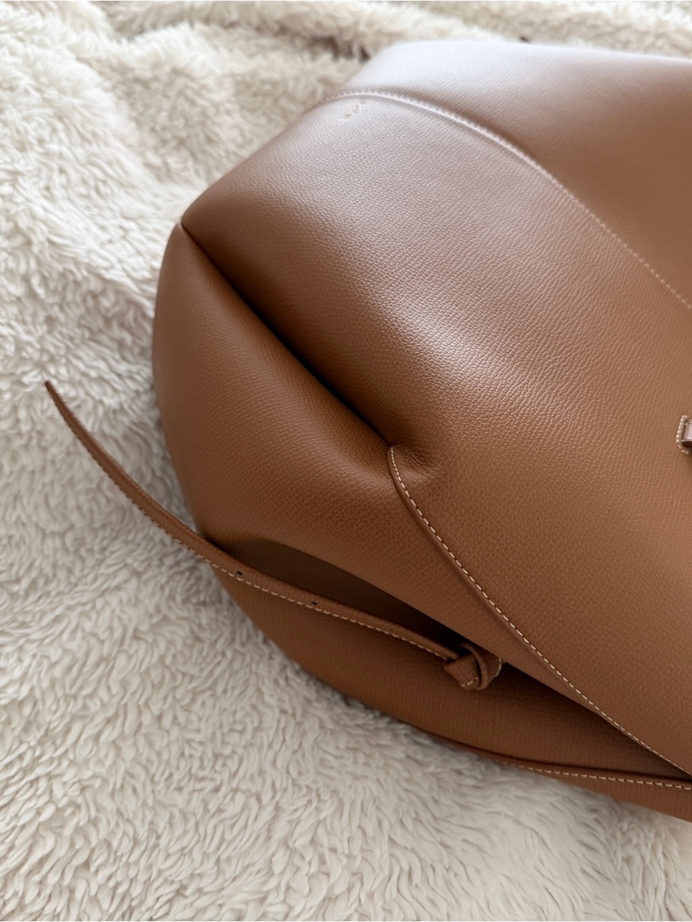 Polene Paris Full Size Cyme Tote in Textured Camel - w/ Original Box & Dust Bag - Picture 6 of 13